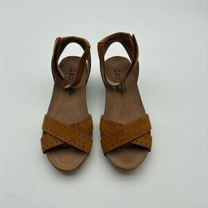 NAOT Footwear Women's Wand Sandal, EU 37